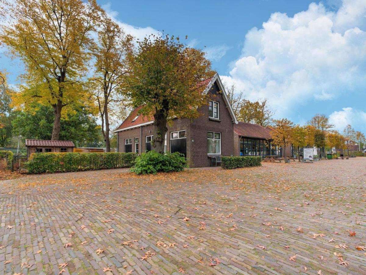 Cozy Holiday Home By The Canal In Dwingeloo Esterno foto
