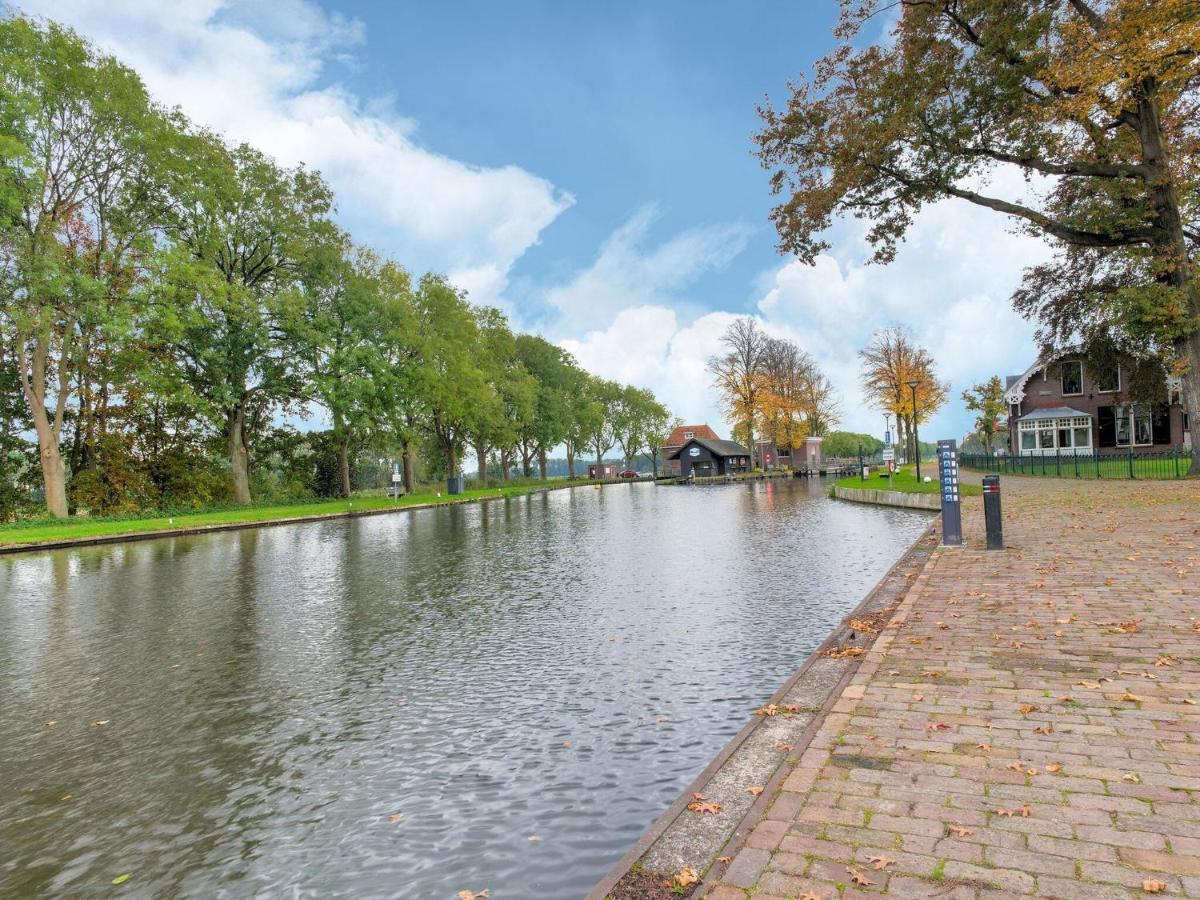 Cozy Holiday Home By The Canal In Dwingeloo Esterno foto