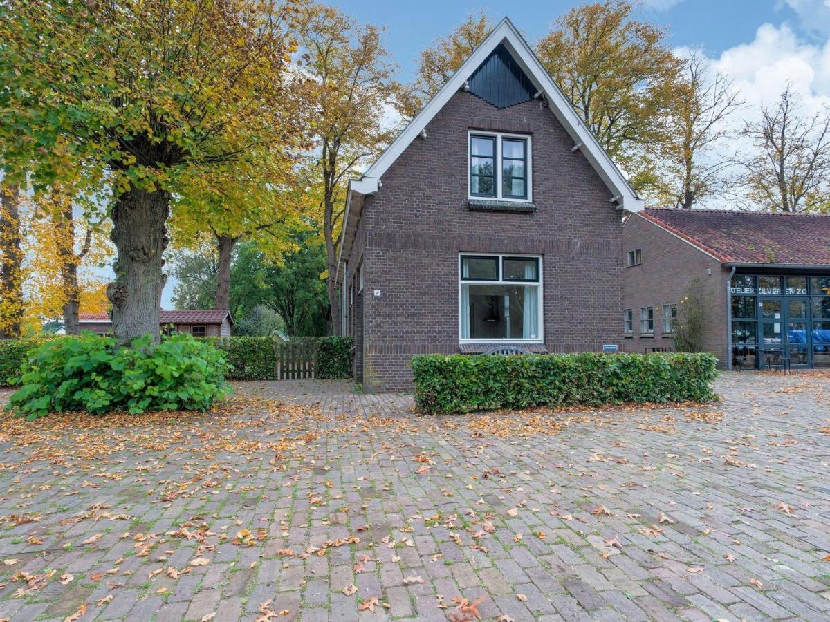 Cozy Holiday Home By The Canal In Dwingeloo Esterno foto