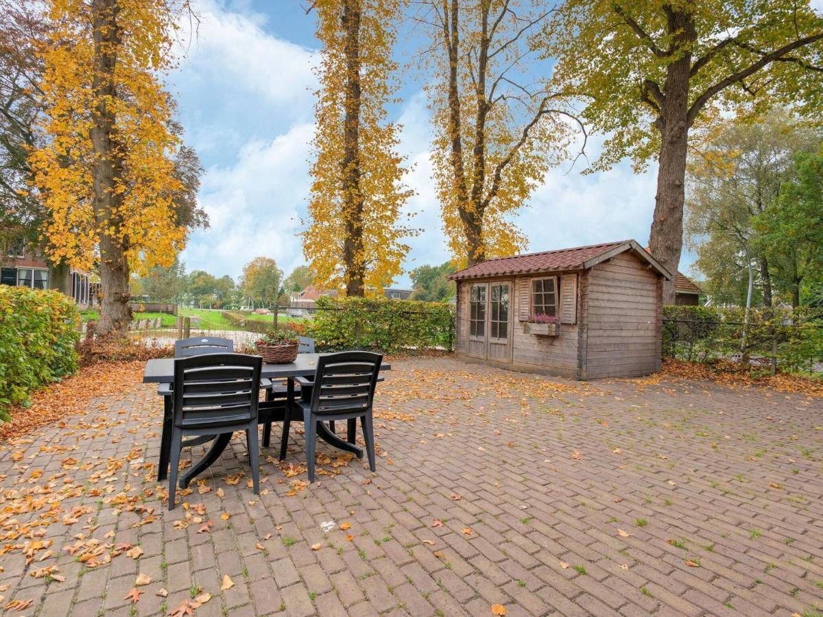Cozy Holiday Home By The Canal In Dwingeloo Esterno foto