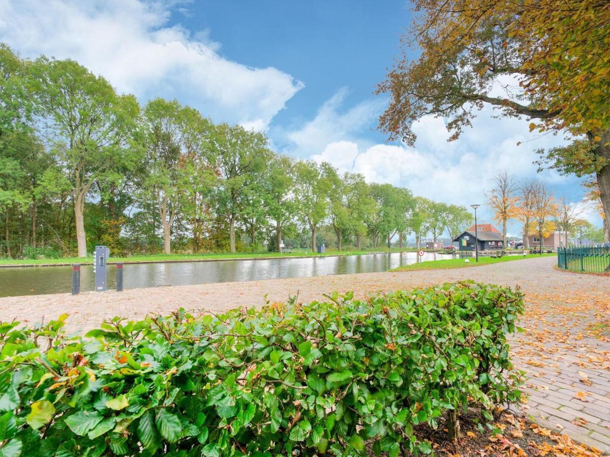 Cozy Holiday Home By The Canal In Dwingeloo Esterno foto
