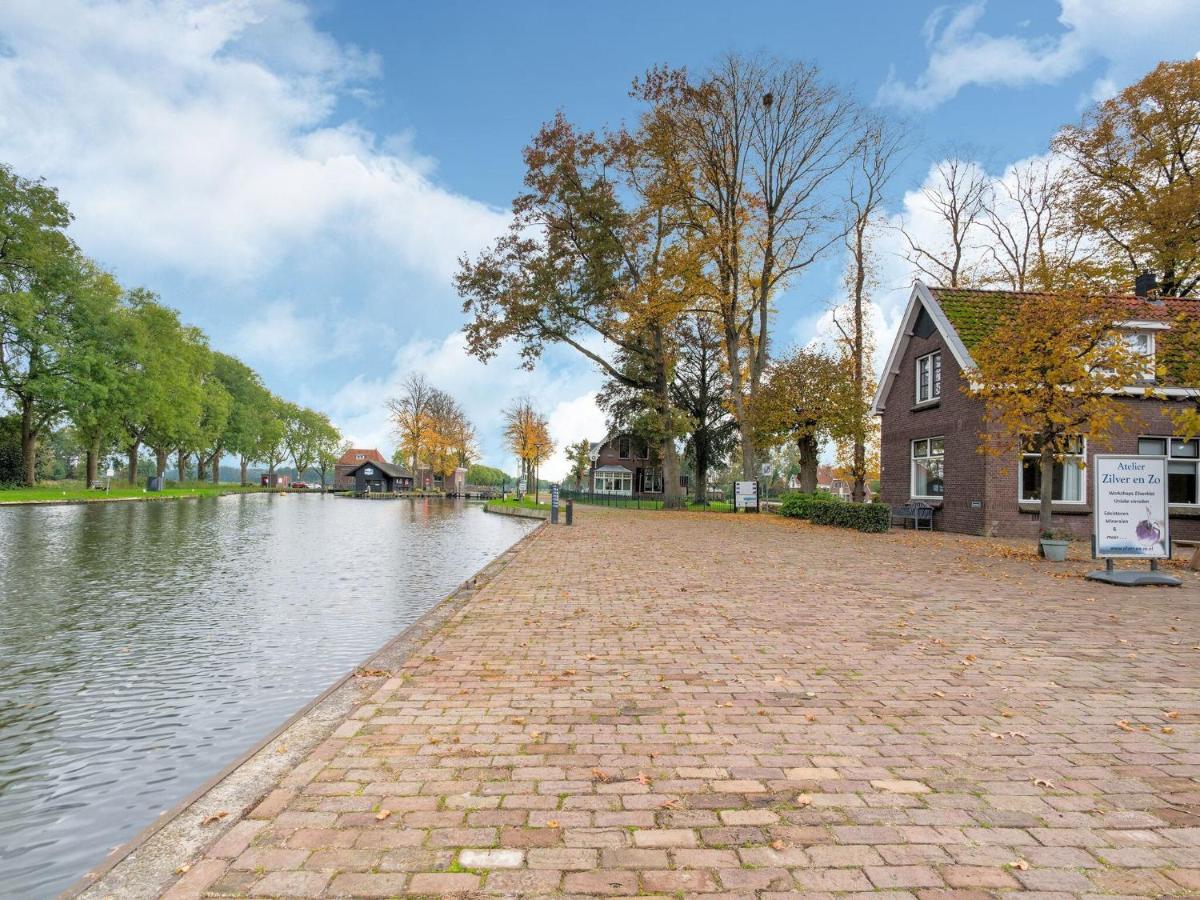 Cozy Holiday Home By The Canal In Dwingeloo Esterno foto