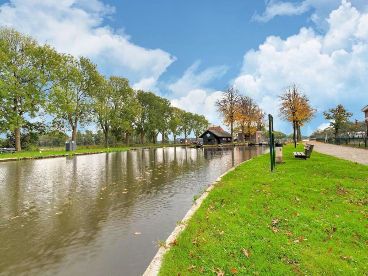 Cozy Holiday Home By The Canal In Dwingeloo Esterno foto